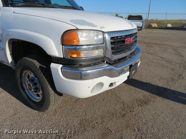 image for item DF9771 2007 GMC Sierra Classic 2500HD Crew Cab pickup truck