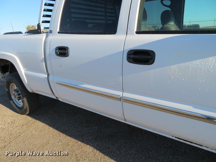 image for item DF9771 2007 GMC Sierra Classic 2500HD Crew Cab pickup truck