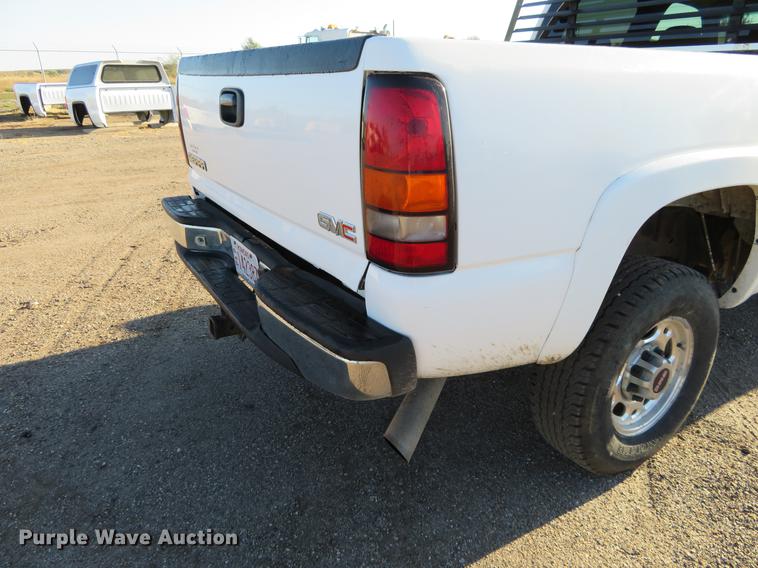 image for item DF9771 2007 GMC Sierra Classic 2500HD Crew Cab pickup truck