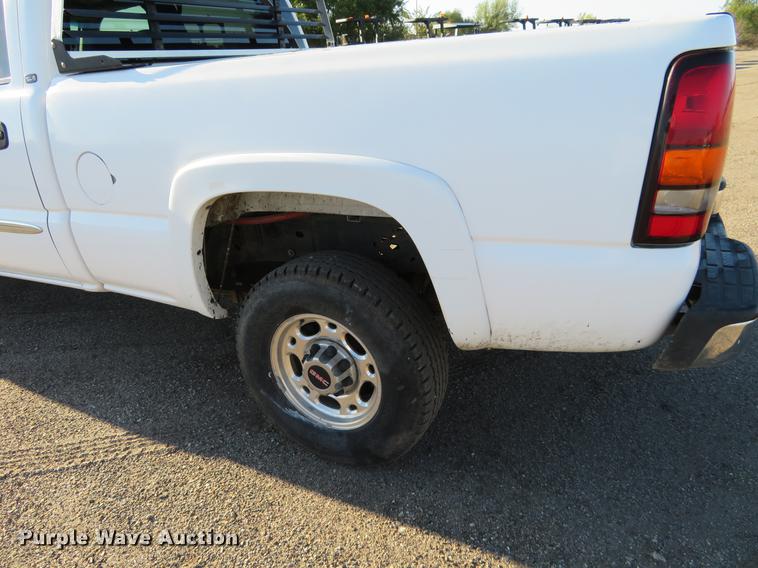 image for item DF9771 2007 GMC Sierra Classic 2500HD Crew Cab pickup truck