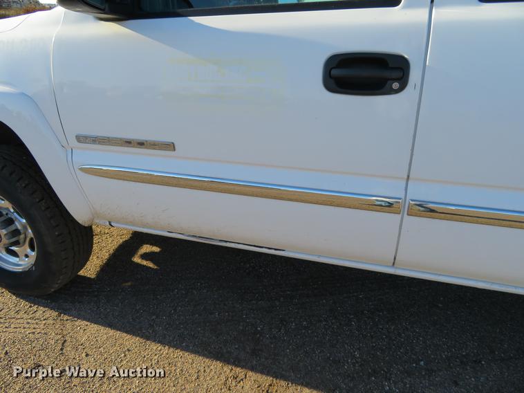 image for item DF9771 2007 GMC Sierra Classic 2500HD Crew Cab pickup truck