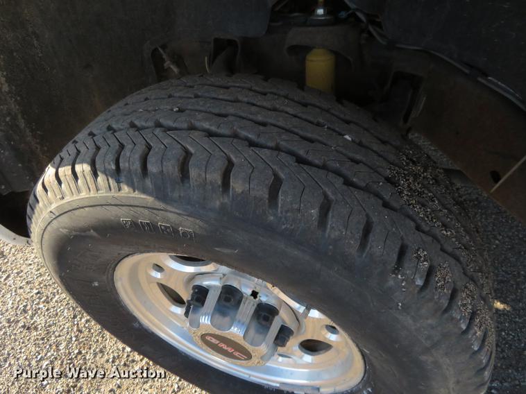 image for item DF9771 2007 GMC Sierra Classic 2500HD Crew Cab pickup truck