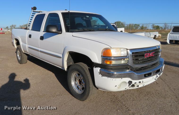 image for item DF9772 2007 GMC Sierra Classic 2500HD Crew Cab pickup truck