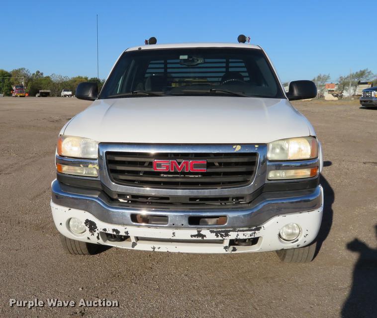 image for item DF9772 2007 GMC Sierra Classic 2500HD Crew Cab pickup truck