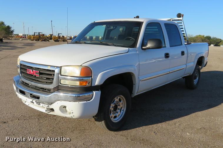 image for item DF9772 2007 GMC Sierra Classic 2500HD Crew Cab pickup truck