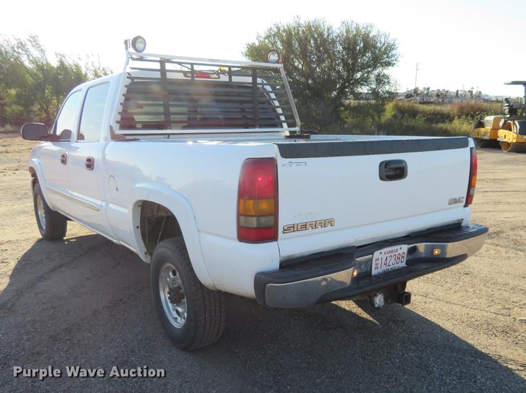 image for item DF9772 2007 GMC Sierra Classic 2500HD Crew Cab pickup truck