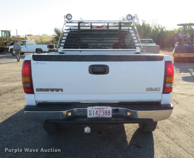 image for item DF9772 2007 GMC Sierra Classic 2500HD Crew Cab pickup truck