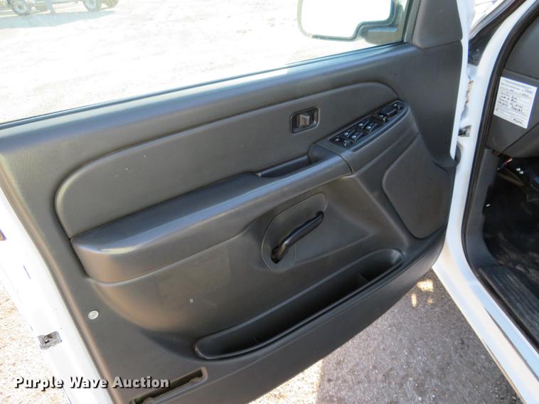 image for item DF9772 2007 GMC Sierra Classic 2500HD Crew Cab pickup truck