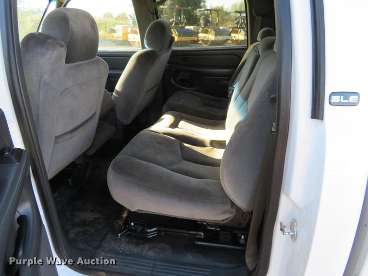 image for item DF9772 2007 GMC Sierra Classic 2500HD Crew Cab pickup truck