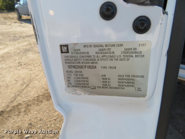 image for item DF9772 2007 GMC Sierra Classic 2500HD Crew Cab pickup truck