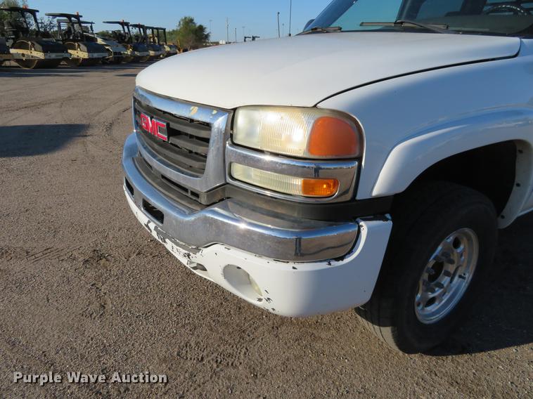 image for item DF9772 2007 GMC Sierra Classic 2500HD Crew Cab pickup truck