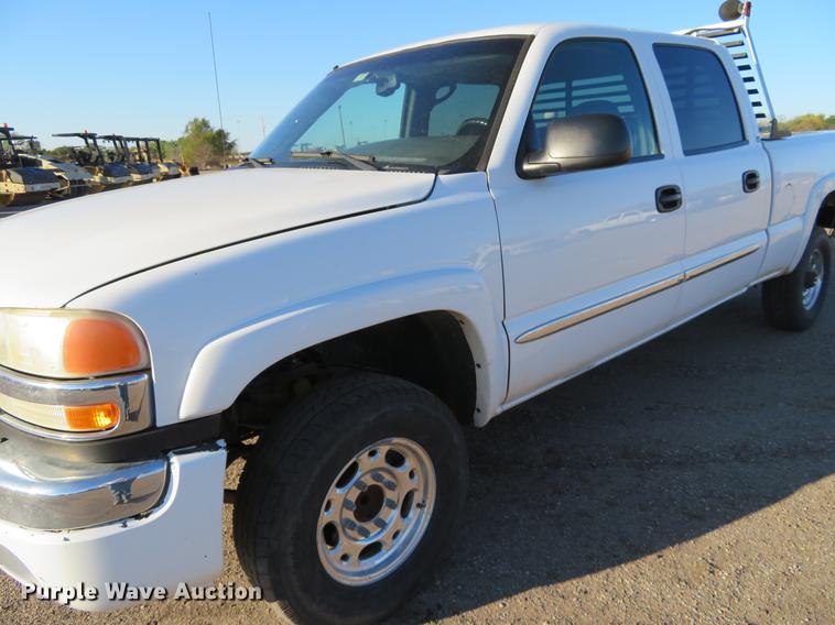 image for item DF9772 2007 GMC Sierra Classic 2500HD Crew Cab pickup truck