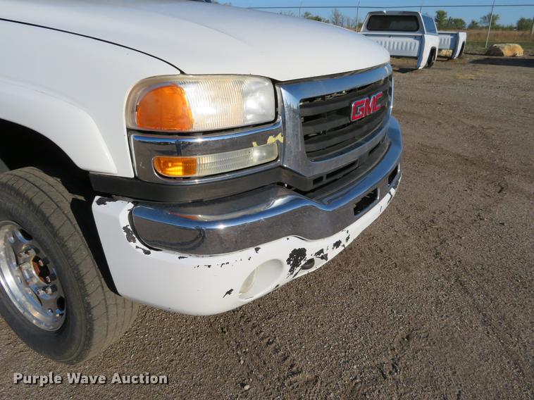 image for item DF9772 2007 GMC Sierra Classic 2500HD Crew Cab pickup truck