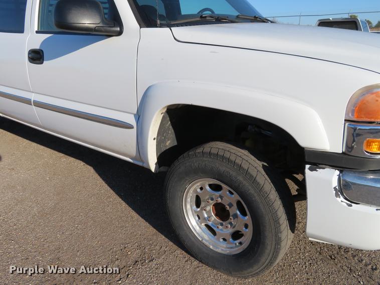 image for item DF9772 2007 GMC Sierra Classic 2500HD Crew Cab pickup truck