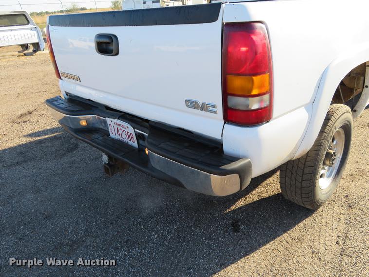 image for item DF9772 2007 GMC Sierra Classic 2500HD Crew Cab pickup truck