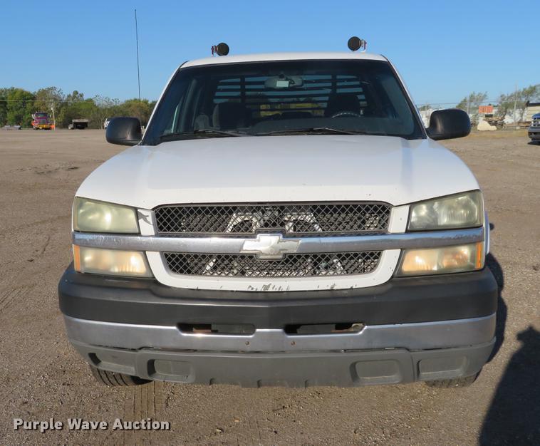 image for item DF9773 2004 Chevrolet Silverado 2500HD Crew Cab pickup truck