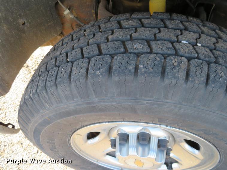 image for item DF9773 2004 Chevrolet Silverado 2500HD Crew Cab pickup truck