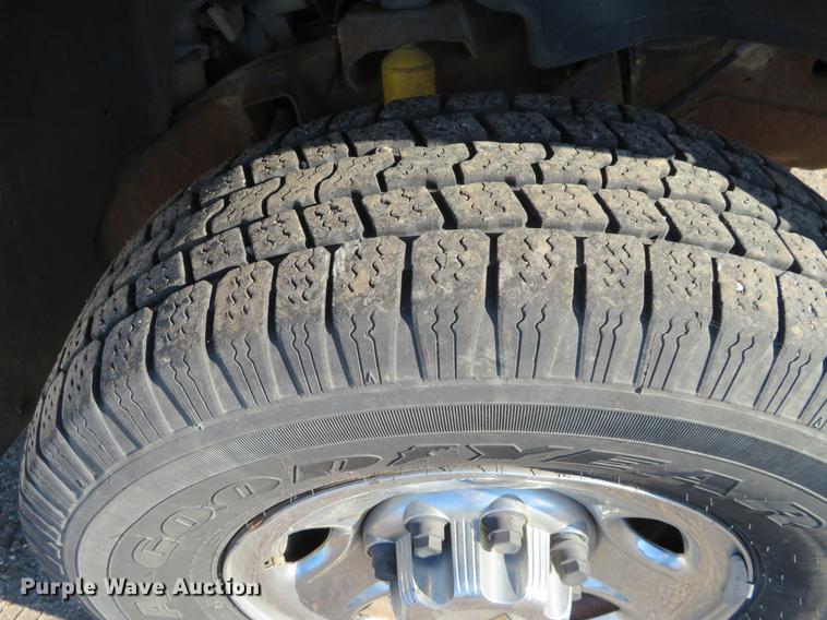 image for item DF9773 2004 Chevrolet Silverado 2500HD Crew Cab pickup truck