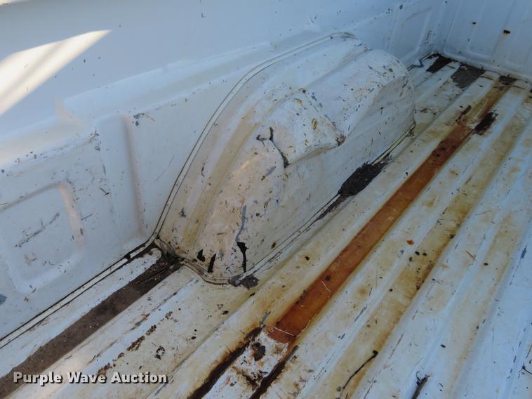 image for item DF9773 2004 Chevrolet Silverado 2500HD Crew Cab pickup truck