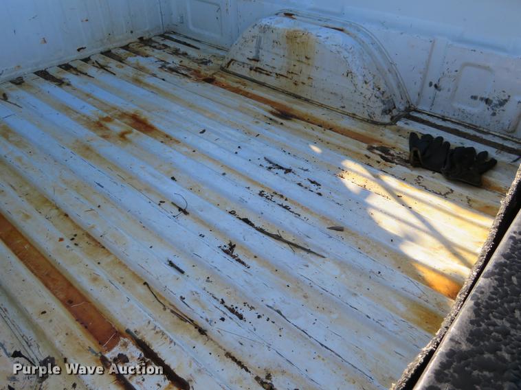 image for item DF9773 2004 Chevrolet Silverado 2500HD Crew Cab pickup truck