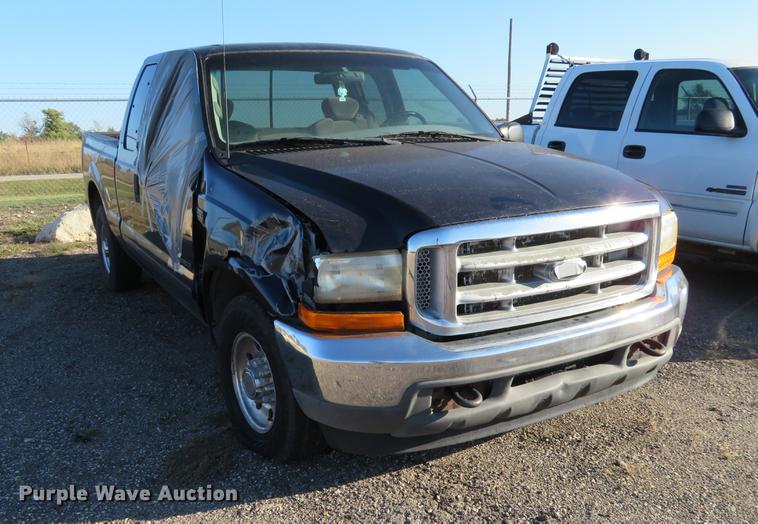 image for item DF9774 2001 Ford F250 Super Duty SuperCab pickup truck
