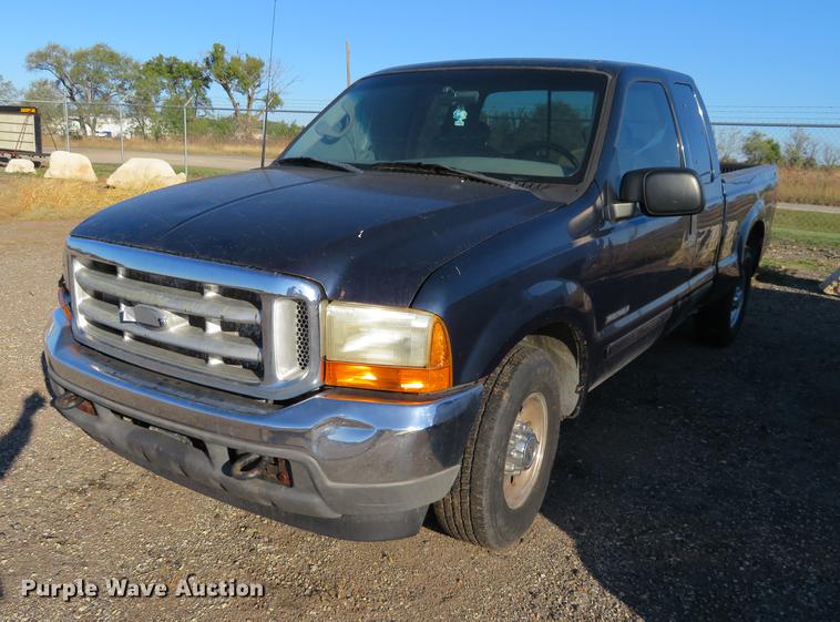 image for item DF9774 2001 Ford F250 Super Duty SuperCab pickup truck