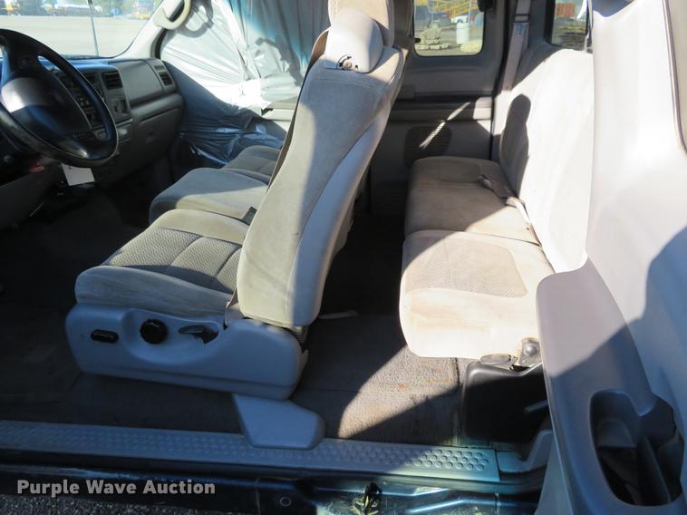 image for item DF9774 2001 Ford F250 Super Duty SuperCab pickup truck