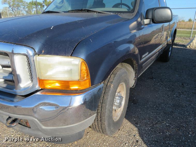 image for item DF9774 2001 Ford F250 Super Duty SuperCab pickup truck