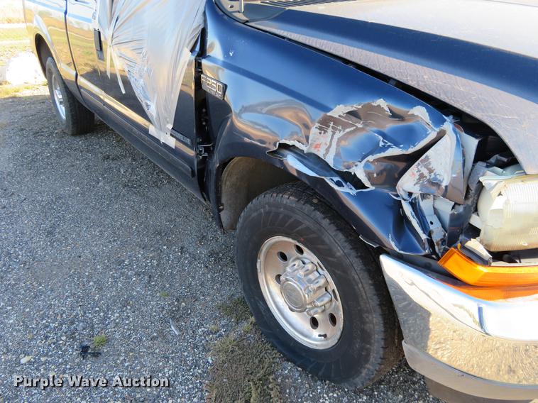 image for item DF9774 2001 Ford F250 Super Duty SuperCab pickup truck