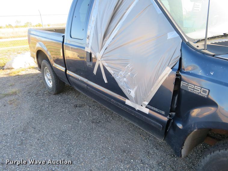 image for item DF9774 2001 Ford F250 Super Duty SuperCab pickup truck