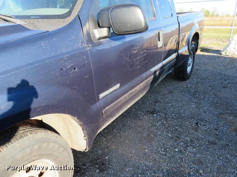 image for item DF9774 2001 Ford F250 Super Duty SuperCab pickup truck