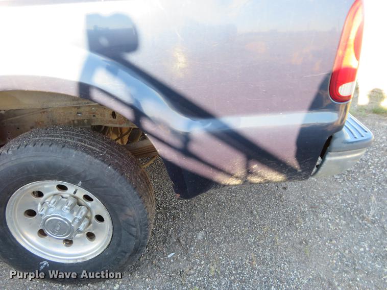 image for item DF9774 2001 Ford F250 Super Duty SuperCab pickup truck