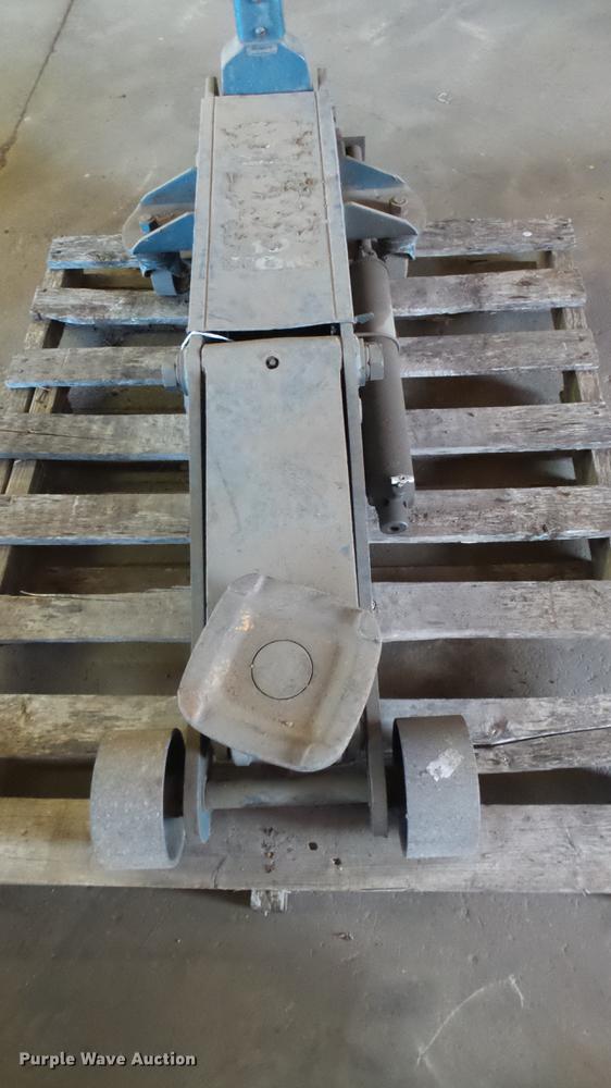 image for item DL9844 Walker 93662 floor jack