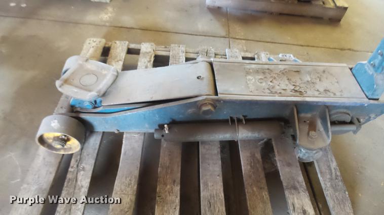 image for item DL9844 Walker 93662 floor jack