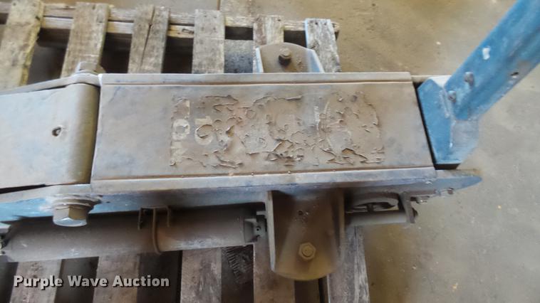 image for item DL9844 Walker 93662 floor jack