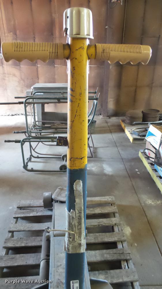 image for item DL9844 Walker 93662 floor jack