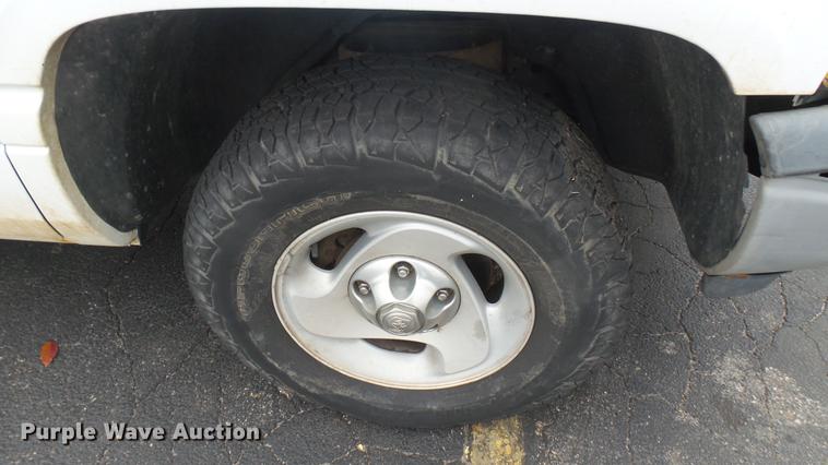 image for item DL9947 2000 Dodge Ram 1500 Quad Cab pickup truck