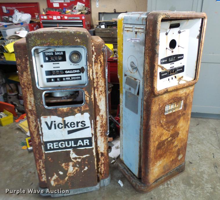 (2) gas pumps in Gladstone, MO Item DP9612 sold Purple Wave