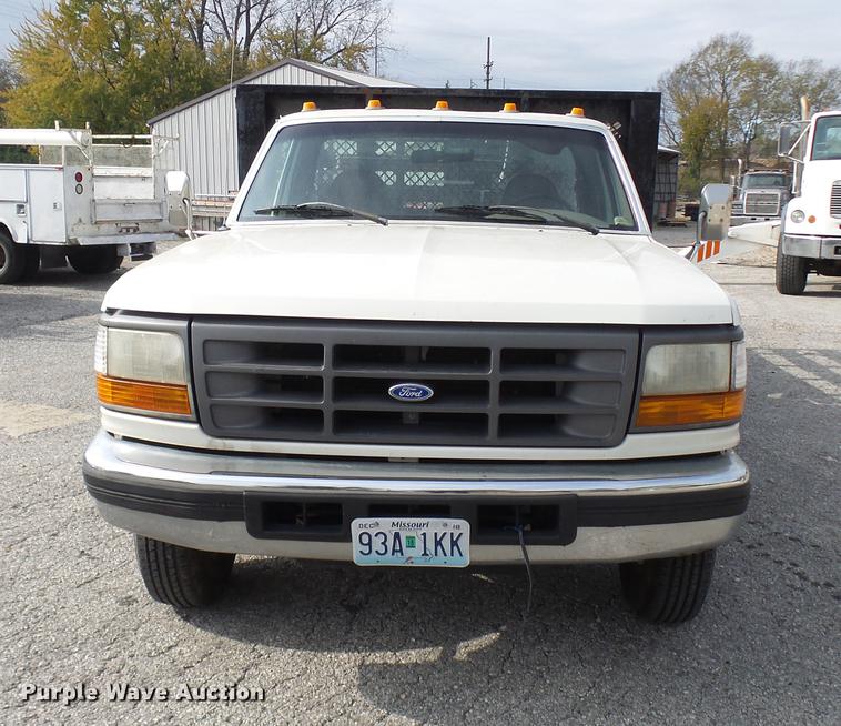 image for item DP9622 1995 Ford F350 flatbed pickup truck