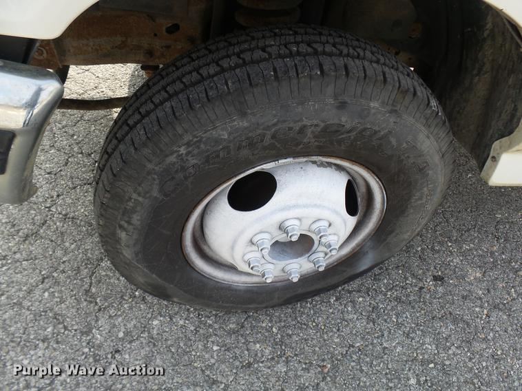 image for item DP9622 1995 Ford F350 flatbed pickup truck