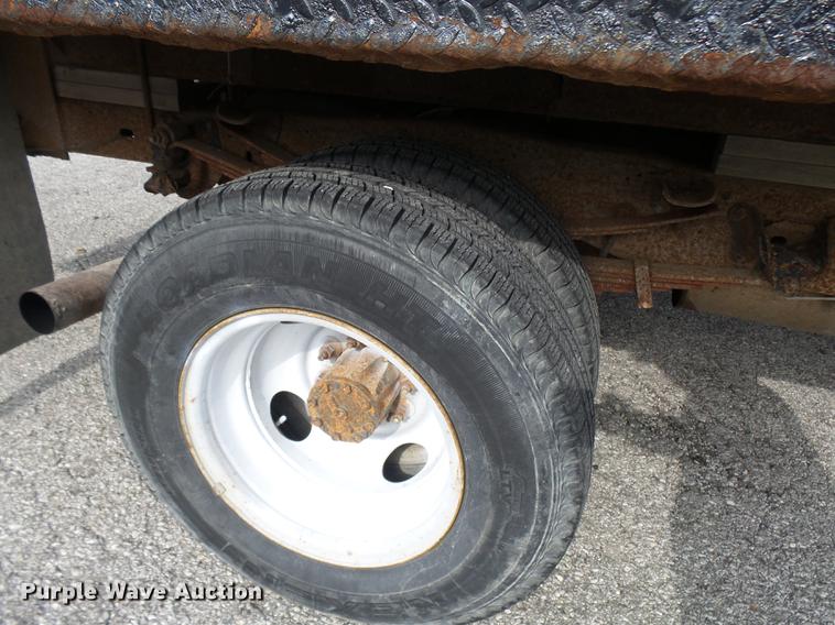 image for item DP9622 1995 Ford F350 flatbed pickup truck