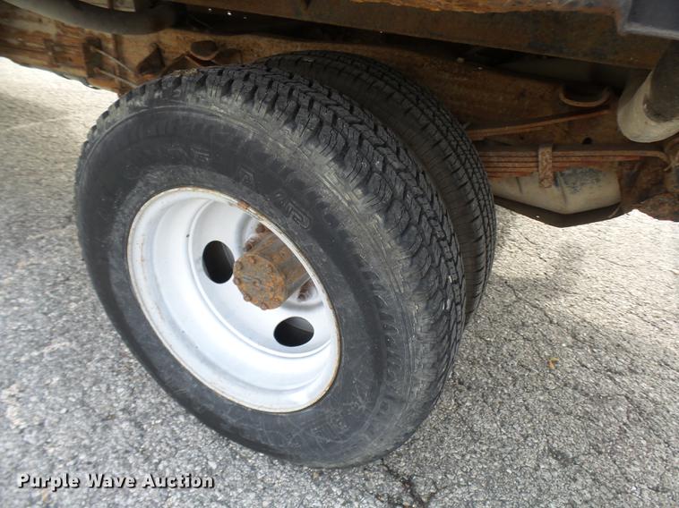 image for item DP9622 1995 Ford F350 flatbed pickup truck