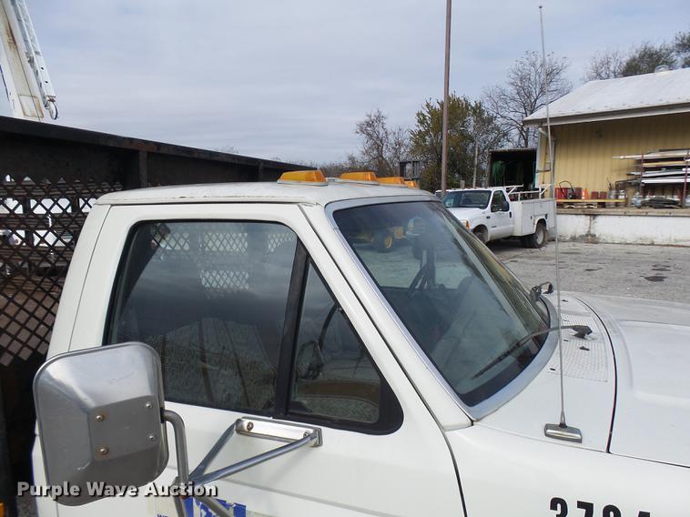 image for item DP9622 1995 Ford F350 flatbed pickup truck