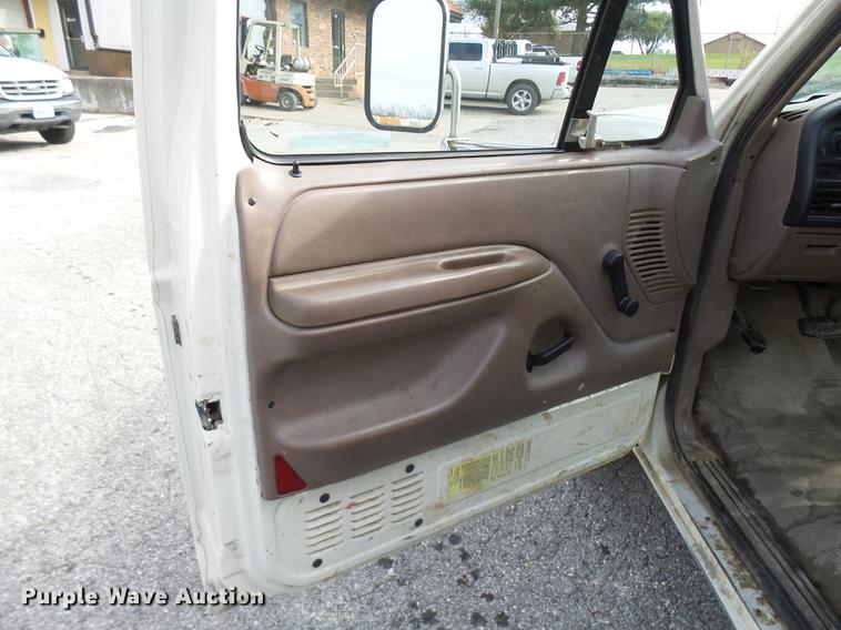 image for item DP9622 1995 Ford F350 flatbed pickup truck