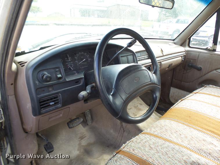 image for item DP9622 1995 Ford F350 flatbed pickup truck