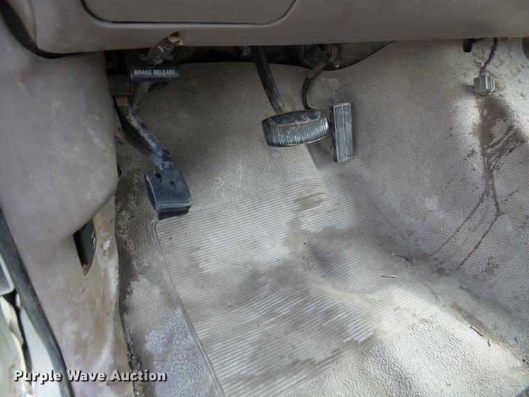 image for item DP9622 1995 Ford F350 flatbed pickup truck