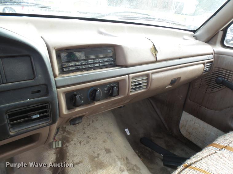 image for item DP9622 1995 Ford F350 flatbed pickup truck