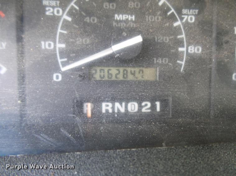 image for item DP9622 1995 Ford F350 flatbed pickup truck