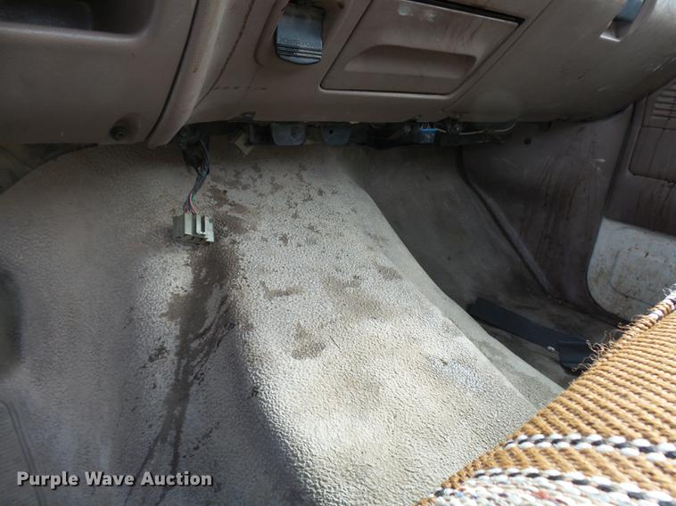 image for item DP9622 1995 Ford F350 flatbed pickup truck