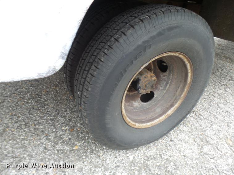 image for item DP9623 1997 Ford F450 Super Duty utility truck